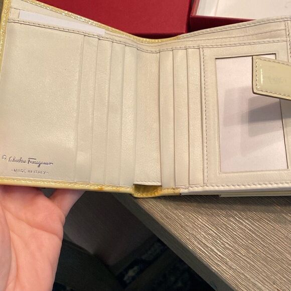 AUTHENTIC Ferragamo Porcellana Patent Calf Leather Wallet - Picture 5 of 8